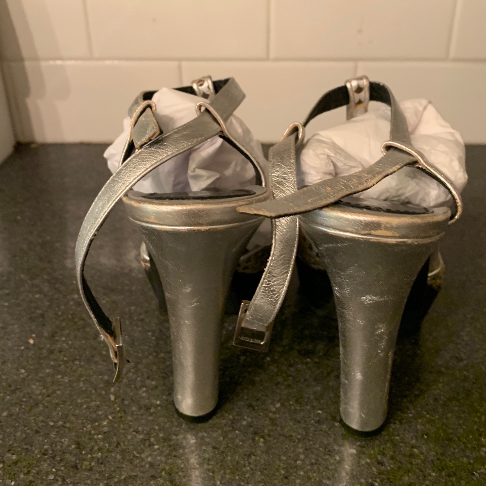 Authentic Fendi silver platform sandal size 36.5 - Picture 4 of 8